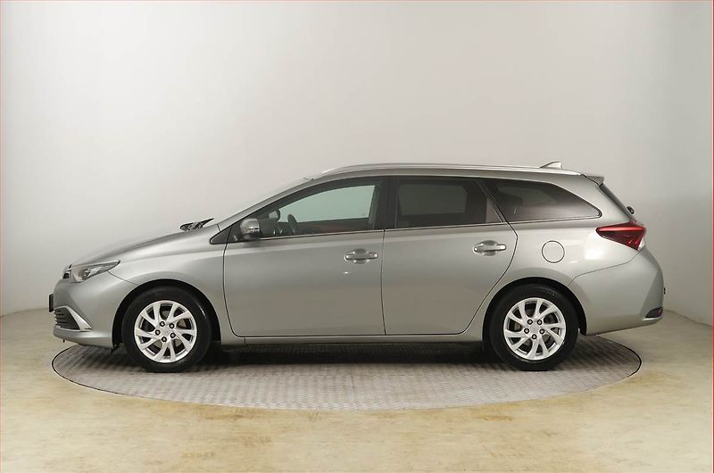 Toyota Auris (2017) Executive 1.6 Valvematic - fotka 3 z 22
