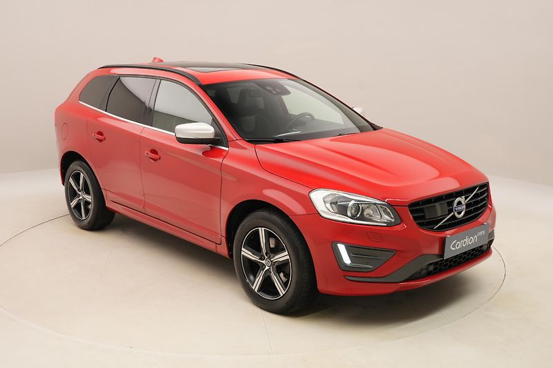 Volvo XC60 D5 AWD R-DESIGN AUT REZERVACE - fotka 16 z 52