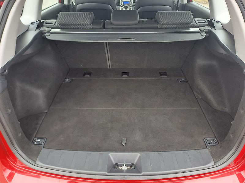Hyundai i30 (2012) 1.4i DOLOŽENÉ KM - fotka 27 z 33