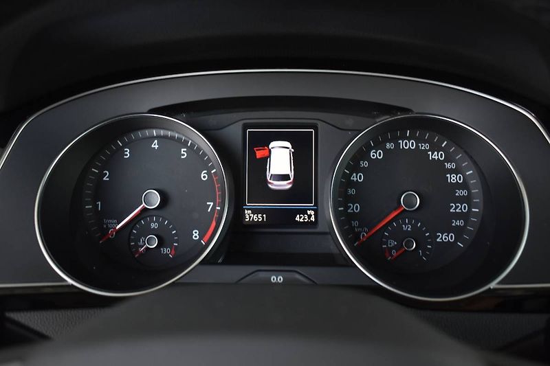 Volkswagen Passat Variant (2023) 1.5TSI 110kW, LED,Manuál - fotka 16 z 23