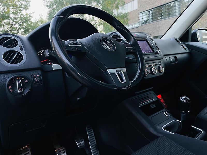Volkswagen Tiguan 1.4TSI MANUÁL SENZORY TAŽNÉ  - fotka 26 z 45