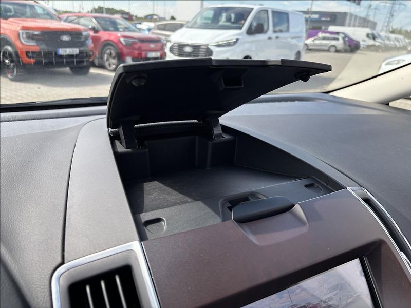 Ford S-MAX 2,5 HEV 140kW Titanium - fotka 43 z 47