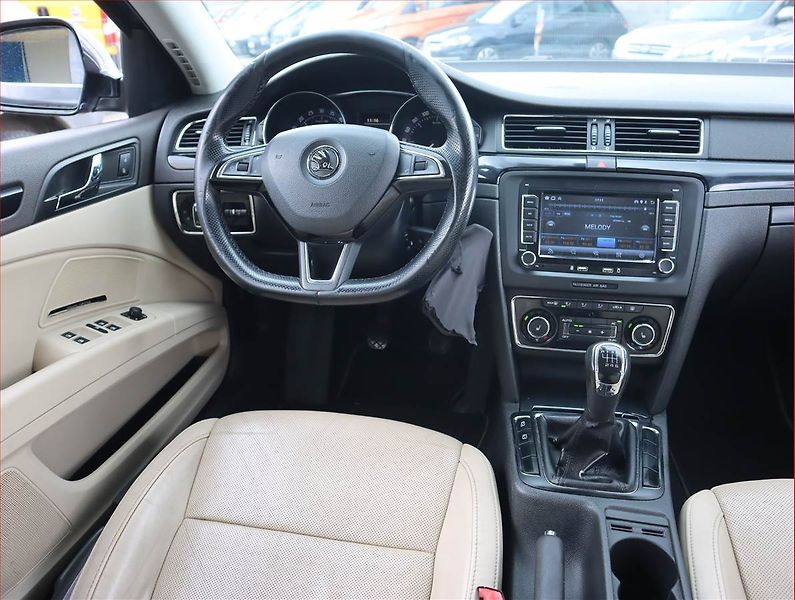 Škoda Superb (2012) 2.0 TDI, Xenony, Tempomat - fotka 7 z 17