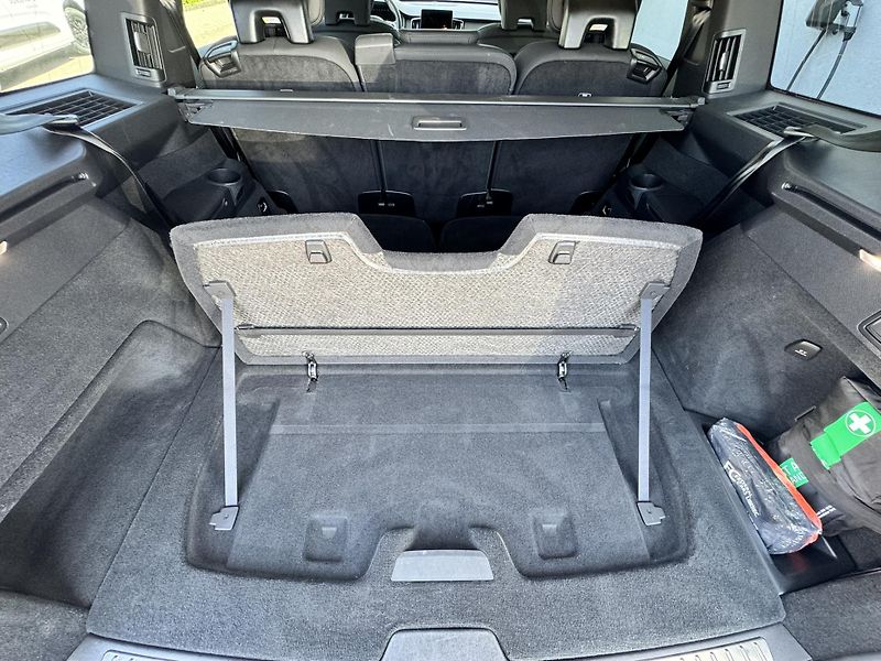 Volvo XC90 T8 AWD / 360 / kola/ REZERVACE - fotka 29 z 51