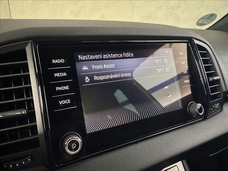 Škoda Karoq 2,0 TDi  Sportline LED Virtual - fotka 26 z 47