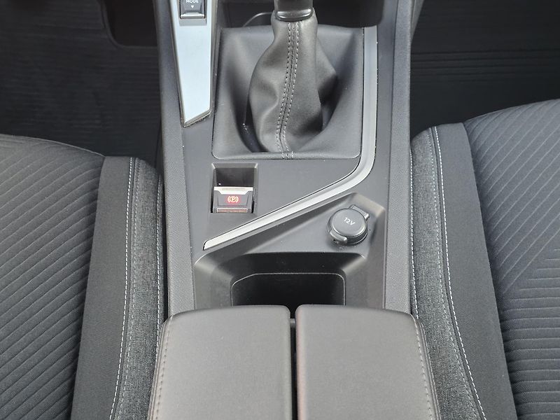 Peugeot 308 (2024) 1.2PT 96kW ACTIVE 1.MAJITEL ČR - fotka 15 z 20