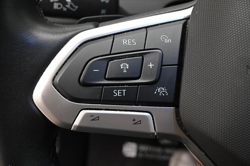 Volkswagen Passat 2,0 TDI 110 kW DSG ELEGANCE Zá - fotka 24 z 32