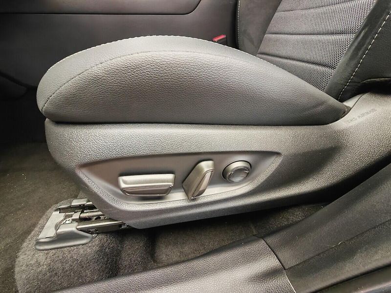 Toyota C-HR 2.0 Hybrid 4x2 Executive - fotka 21 z 48