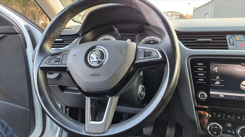 Škoda Octavia 1,5 TSI 110Kw STYLE ČR DPH - fotka 11 z 23