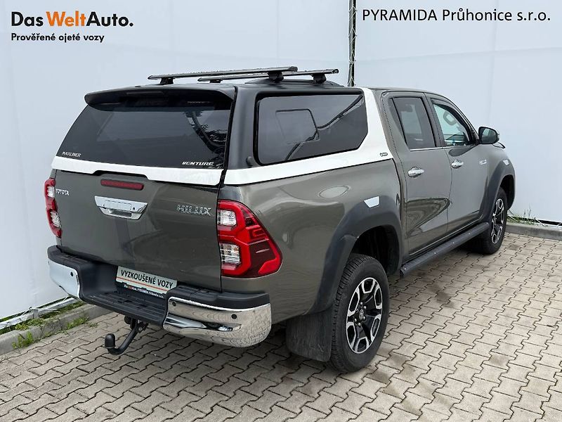 Toyota Hilux (2024) 2.8 D-4D 150 kW Executive 4x4 - fotka 2 z 25