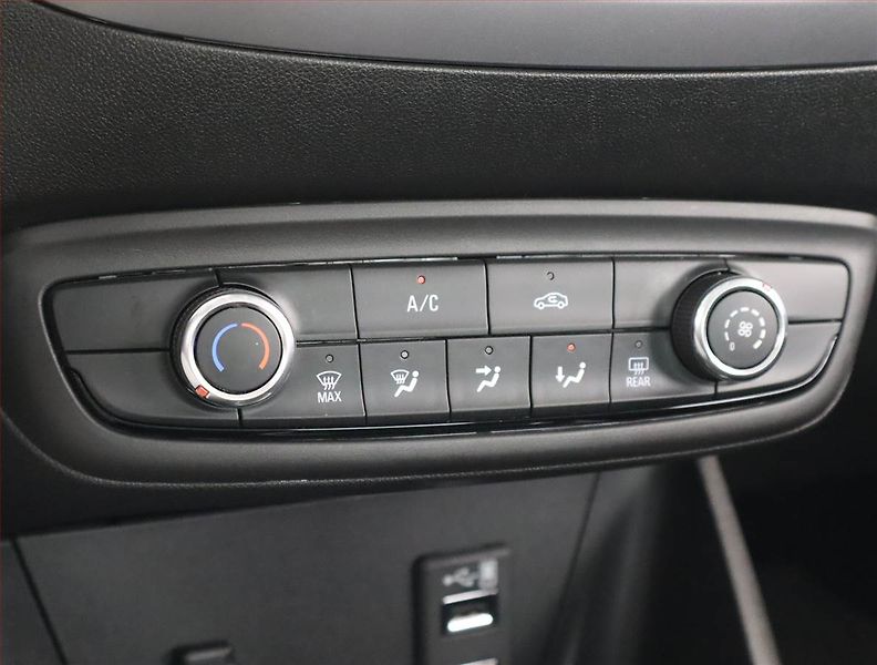 Opel Crossland X (2021) 1.2 Turbo, ČR,1.maj - fotka 18 z 19
