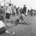 Le Mans 11. června 1955, okamžiky po katastrofě. Celkem 75 lidí bylo vážně zraněno