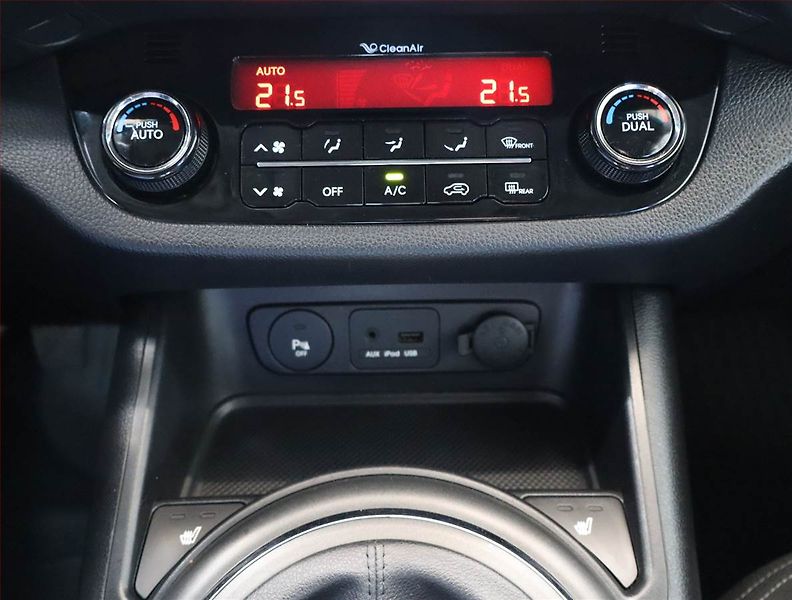 Kia Sportage (2012) 2.0 CRDi, 4X4, Xenony - fotka 16 z 18