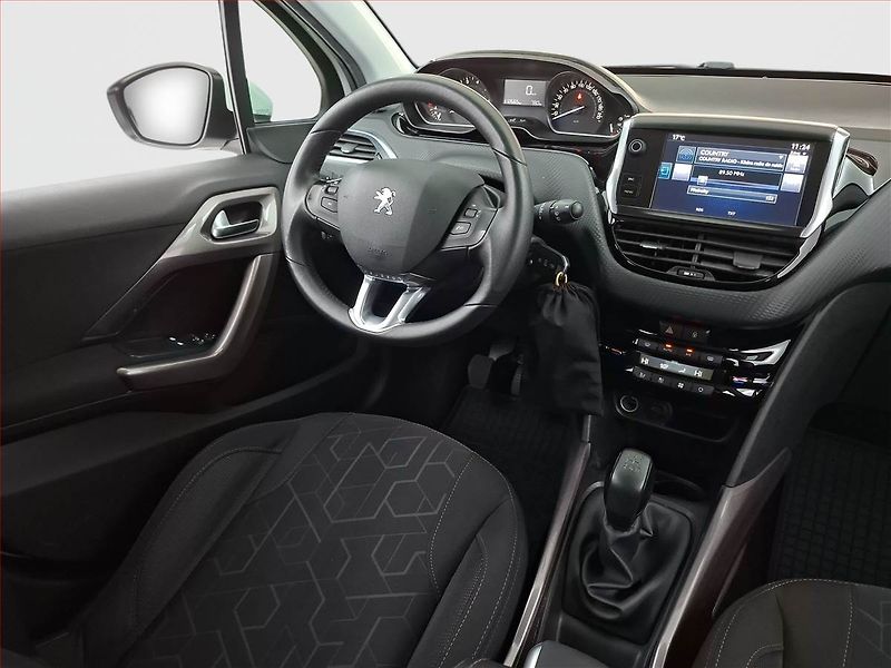 Peugeot 2008 (2016) 1.2 PureTech, Tempomat - fotka 7 z 15