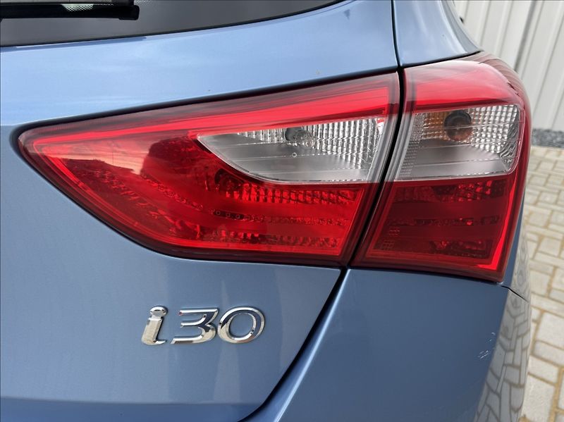 Hyundai i30 1,4 i 73kW ALU klima původ ČR - fotka 16 z 50