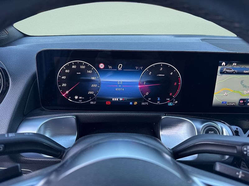 Mercedes-Benz GLB 200d 4MATIC - fotka 10 z 21