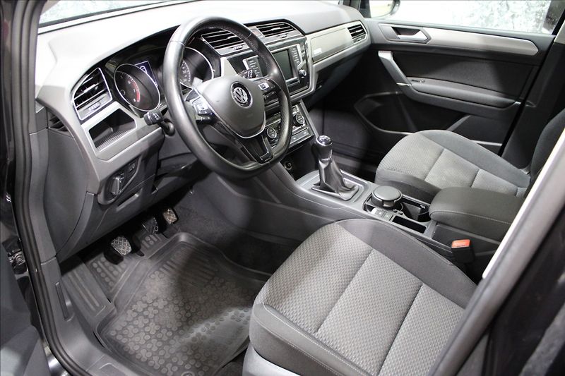 Volkswagen Touran 1,4 TSI Comfortline 7-míst - fotka 10 z 32