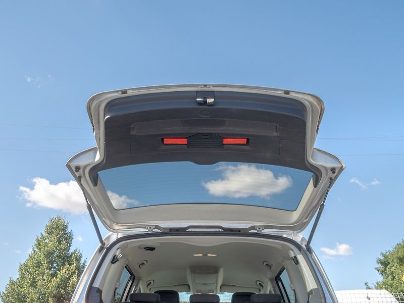 Volkswagen Touran (2014) 1.6TDI 77KW DSG NAVI – 7 SEDAD - fotka 42 z 50