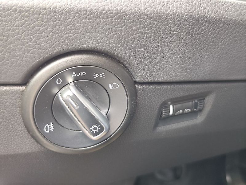Volkswagen Multivan 2.0 TDi/110kW Highline DSG - fotka 31 z 33