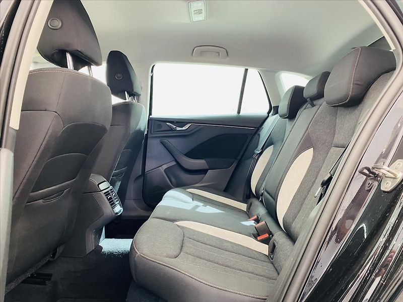 Škoda Scala 1,0 TSI 85kW Top Selection - fotka 6 z 28