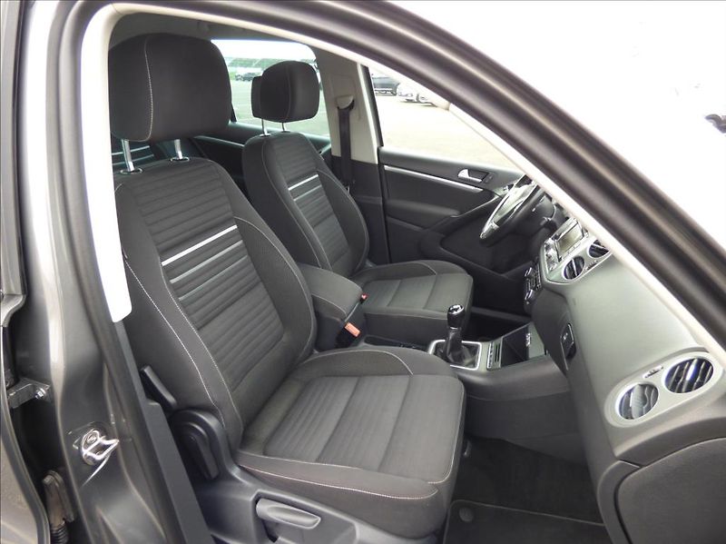 Volkswagen Tiguan 1,4 TSI 90KW SPORT - fotka 33 z 50