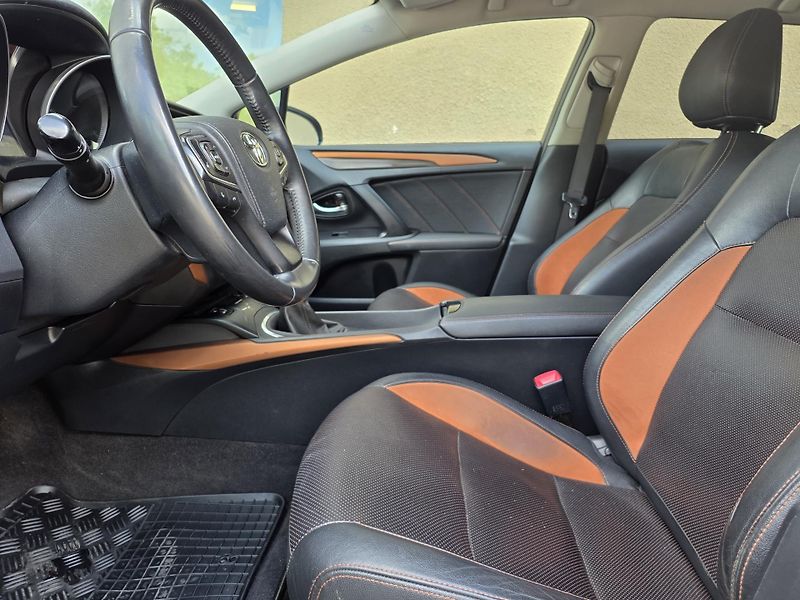 Toyota Avensis 2.0-VELMI ZACHOVALÝ STAV - fotka 15 z 28