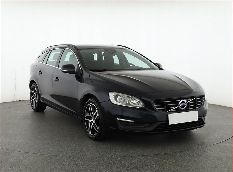 Volvo V60 (2016) D3 2.0, Navi, Tempomat - fotografie inzerátu