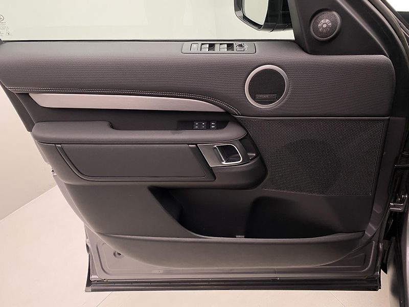 Land Rover Discovery D250 DYNAMIC SE AWD AUT - fotka 6 z 51
