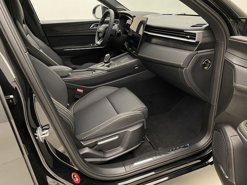 Lynk & Co 01 (2025) MORE PHEV AUT CZ 1.maj - fotka 26 z 95