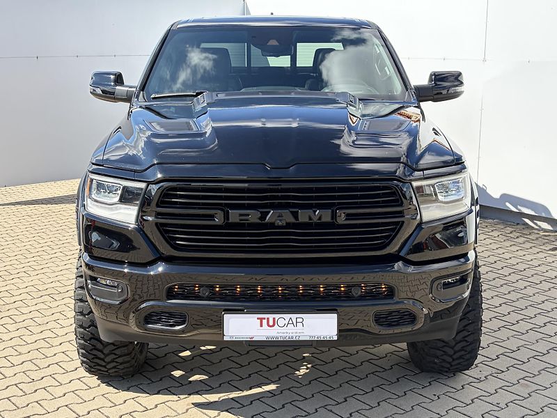 RAM 1500 (2024) Laramie 5.7 V8 HEMI LIFT - fotografie inzerátu