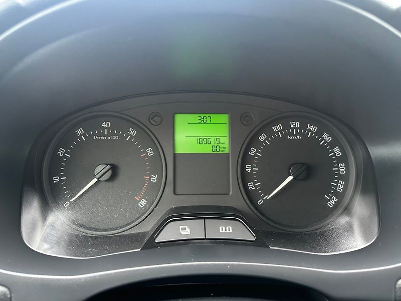 Škoda Fabia (2010) 1.2Tsi 63kw - fotka 15 z 23