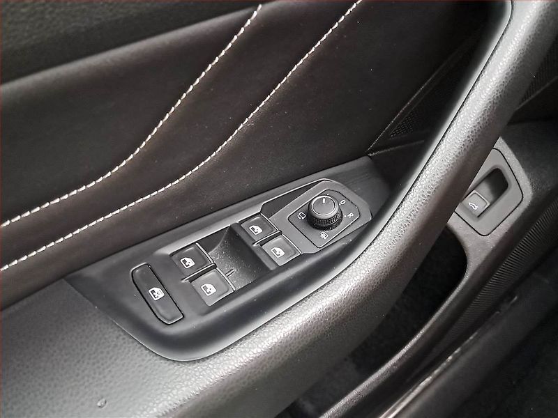 Volkswagen Arteon (2023) 2.0 TSI - fotka 17 z 18