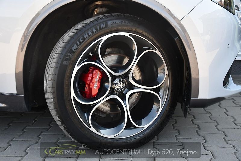 Alfa Romeo Stelvio 2,2 JTDm Q4 154kW TAŽNÉ - fotka 48 z 53
