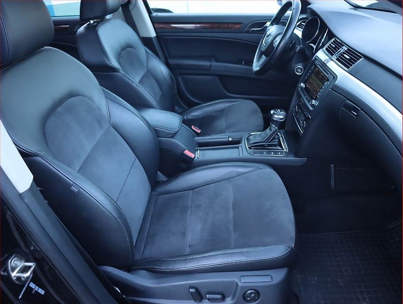 Škoda Superb (2011) Elegance 2.0 TDI, 4X4 - fotka 9 z 22