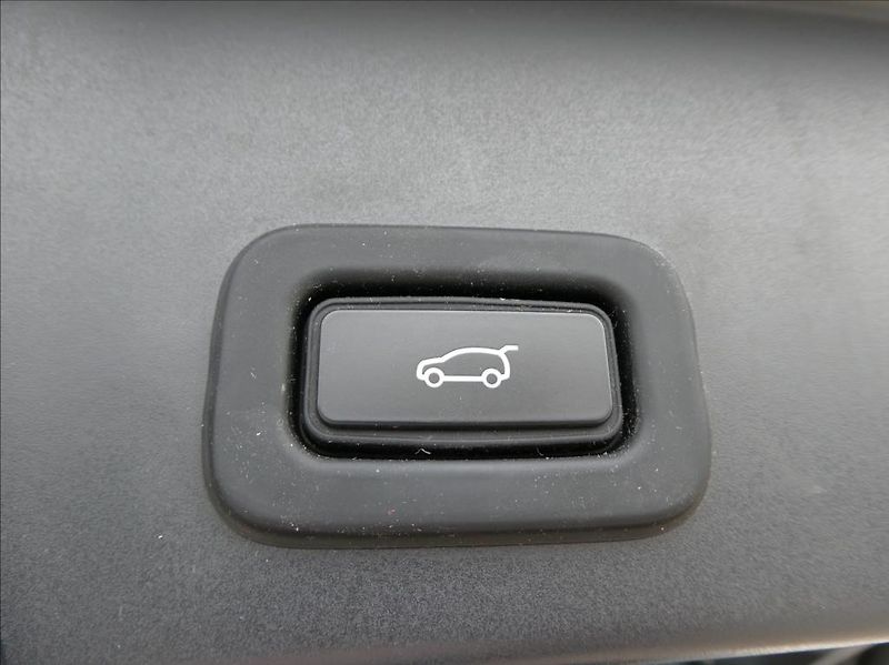 Land Rover Range Rover Evoque 2,0 D150 S 4WD Automat - fotka 31 z 34