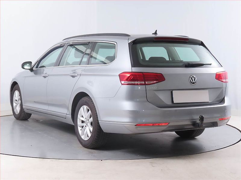Volkswagen Passat (2018) Comfortline 2.0 TDI, Navi - fotka 4 z 16