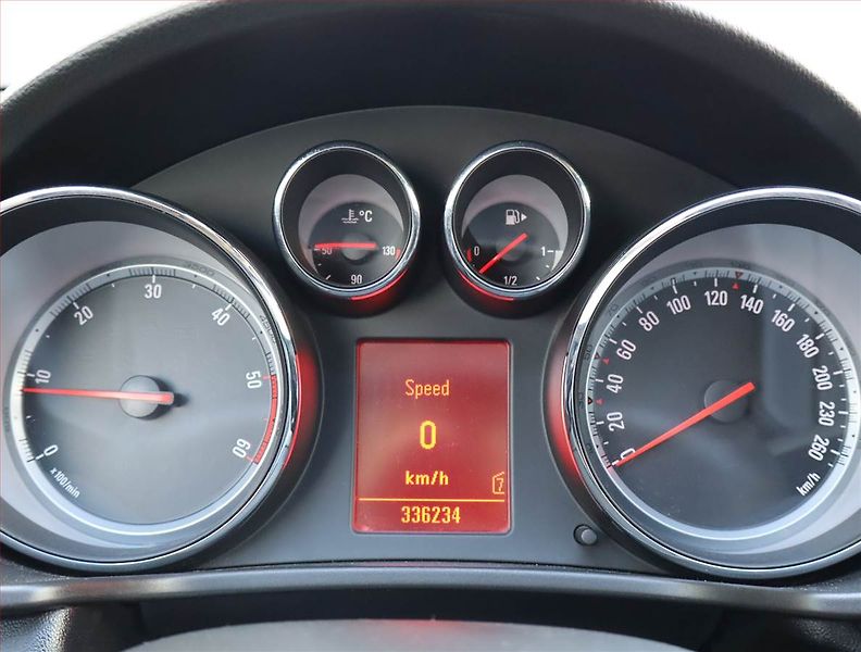 Opel Insignia (2010) 2.0 CDTI, Serv.kniha, nová STK - fotka 11 z 16