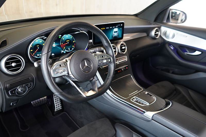 Mercedes-Benz GLC 300d 4M AMG, Nezávislé, Tažné - fotka 16 z 48