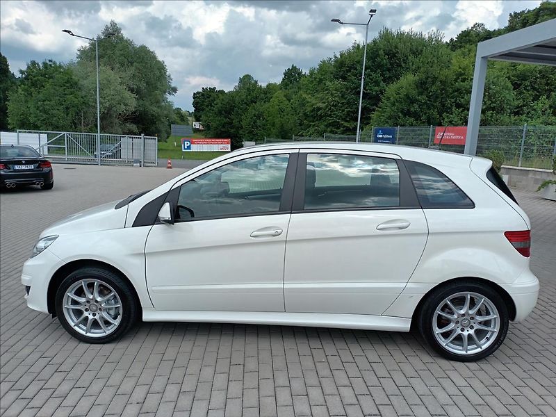 Mercedes-Benz Třídy B 2,0 i,B 200,100kw,TAŽNÉ,VÝHŘEV - fotka 8 z 33