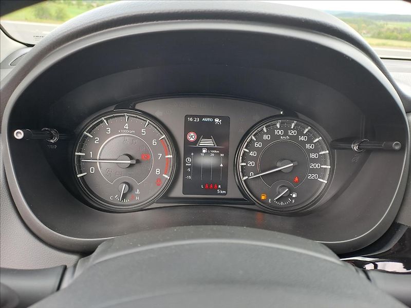 Suzuki S-Cross (2026) 1,4 BoosterJet Elegance Pano - fotka 11 z 25