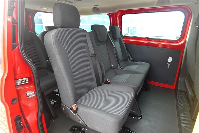 Ford Transit Custom 2,0 TDCi  L1H1 BUS KLIMA SERVI - fotka 13 z 28