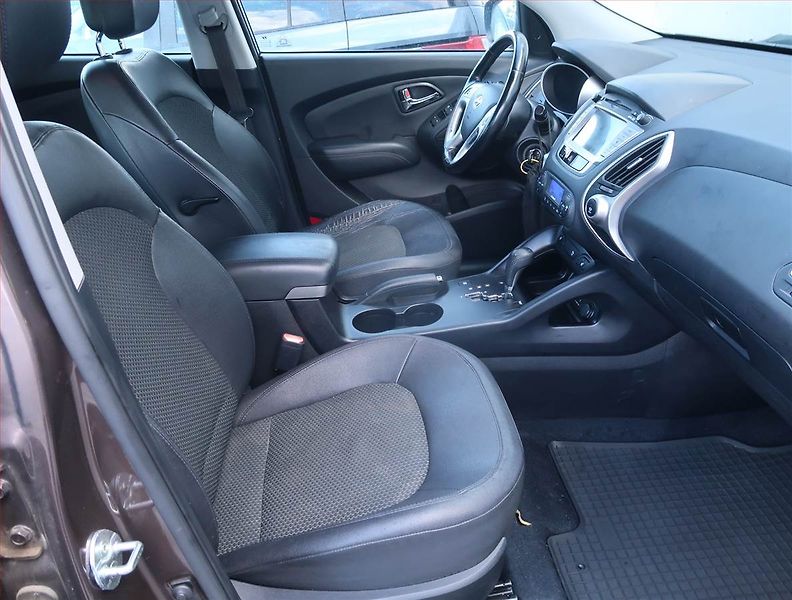 Hyundai ix35 (2013) 2.0 CRDi, 4X4, Automat, Navi - fotka 9 z 15