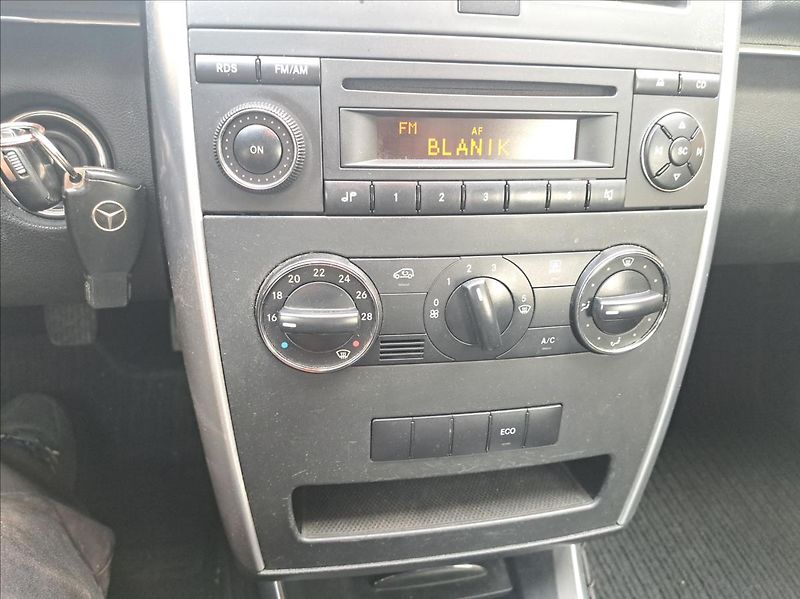 Mercedes-Benz Třídy B B180 i   1,7 - fotka 27 z 35