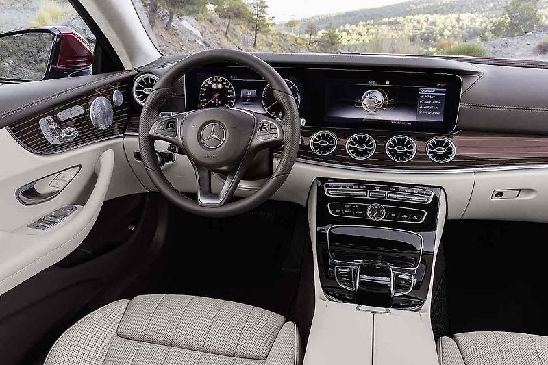 Mercedes-Benz třídy E Coupé.