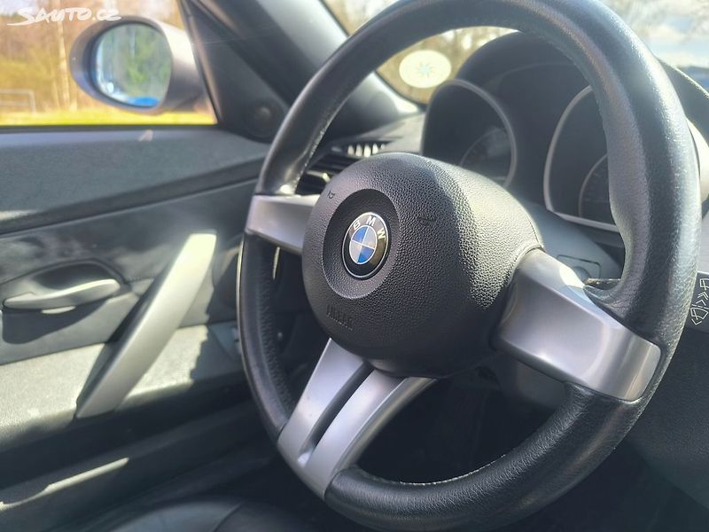BMW Z4 6V,KRÁSNÁ,VÝBAVA,ALU,+HARDTOP - fotka 18 z 33
