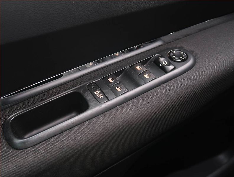 Peugeot 5008 (2011) 2.0 HDI, Navi, Tempomat - fotka 21 z 25