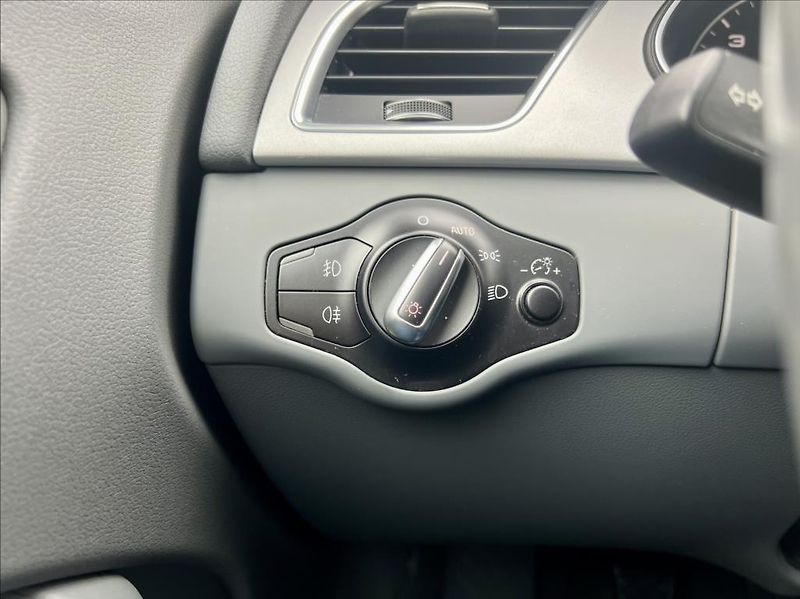 Audi A4 2,0 TDi KLIMA / NAVI - fotka 35 z 40