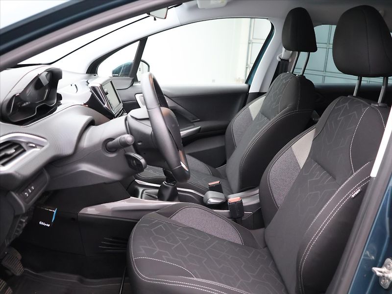 Peugeot 2008 1,2 PT 110k Active Klima CZ - fotka 11 z 28