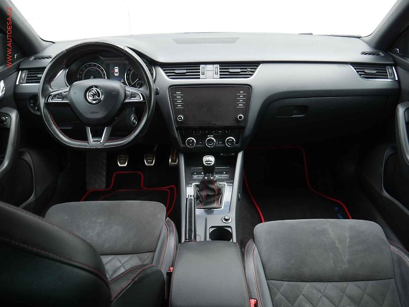 Škoda Octavia (2017) 2.0 TDi, RS, LED - fotka 8 z 18