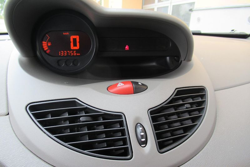 Renault Twingo 1.1i KLIMA SADA KOL - fotka 11 z 18